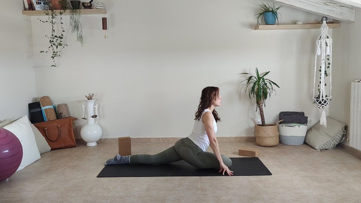 https://www.tuyogui.es/video-tutorial-de-asanas-de-yoga-kakasana/