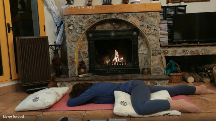 Yin yoga restaurativo en directo