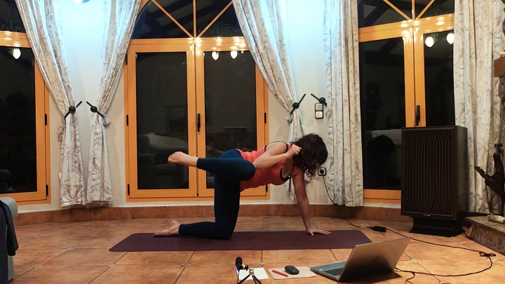 Clase de yoga en directo del 24-2-26 Yoga en directo de 1 hora para abdominales