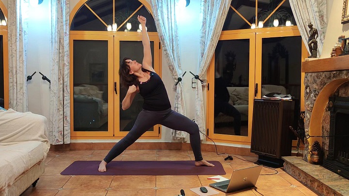 Clase de yoga en directo del 26-2-26 Movilizar, estirar y fortalecer