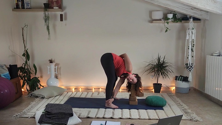 Clase de yoga en directo del 21-4-26 Yin yoga estirar parte posterior del cuerpo