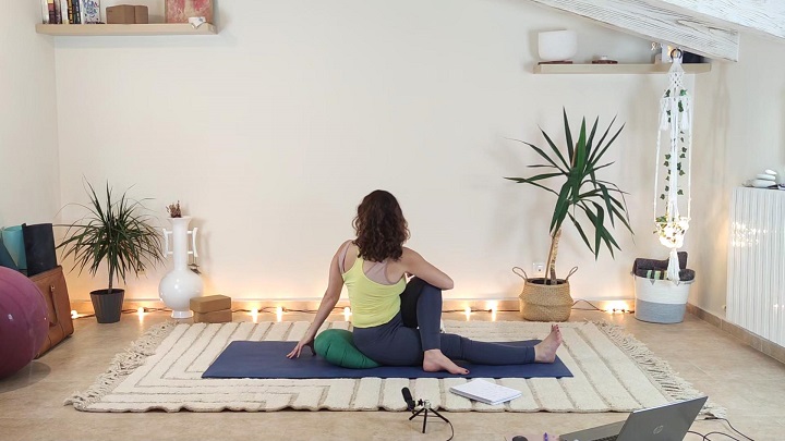 Clase de yoga en directo del 2-6-26 Clase en directo suave para espalda