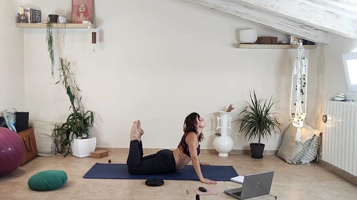Clase de Yoga y fuerza en directo verano 24-7-26 (33 min) Directo de yoga y fuerza para fortalecer core de 33 min