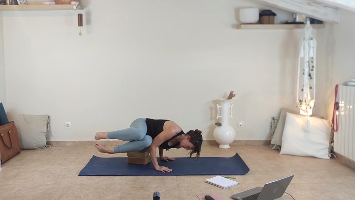 Clase de flow Yoga posturas de suelo-9-9-26 (45 min) Yoga fluido en directo